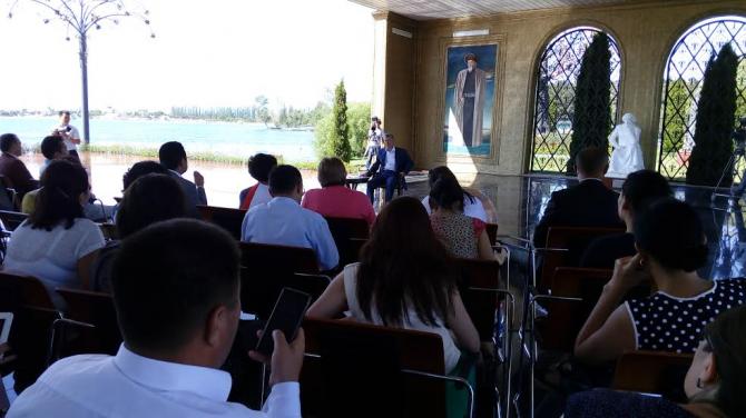 А.Атамбаев назвал Т.Эгембердиева примером почетного бизнеса, когда человек всего добился сам &mdash; Tazabek