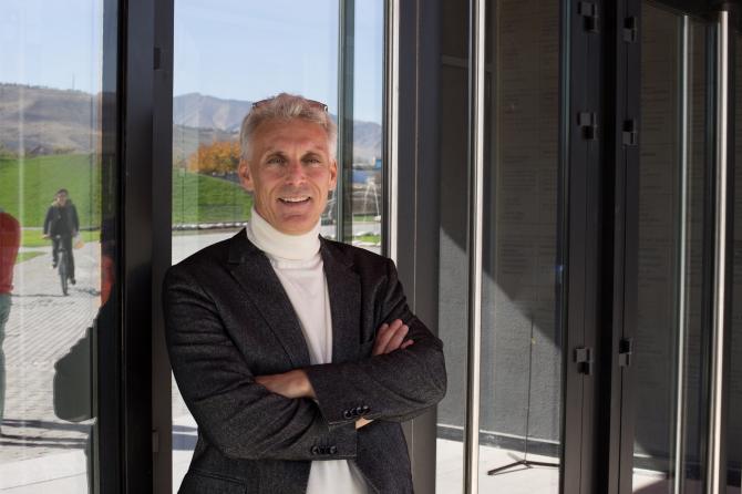 Глава АУЦА Эндрю Вахтель: Если человек в состоянии задать хороший вопрос, он может найти разные хорошие ответы &mdash; Tazabek