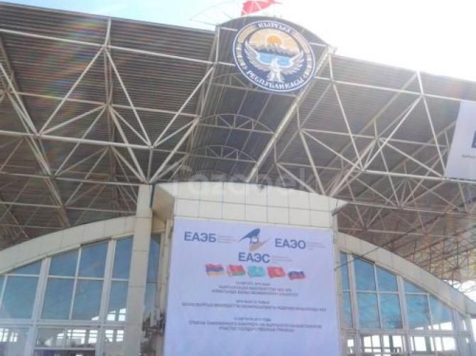 Через КПП &laquo;Ак-Жол&raquo; товары провозить очень сложно, - глава профсоюза &laquo;Дордоя&raquo; Д.Доолоталиева &mdash; Tazabek