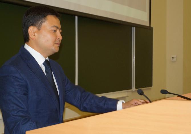 Одним из преимуществ вступления КР в ЕАЭС является присоединение к единому рынку услуг, - министр Д.Ибраев &mdash; Tazabek