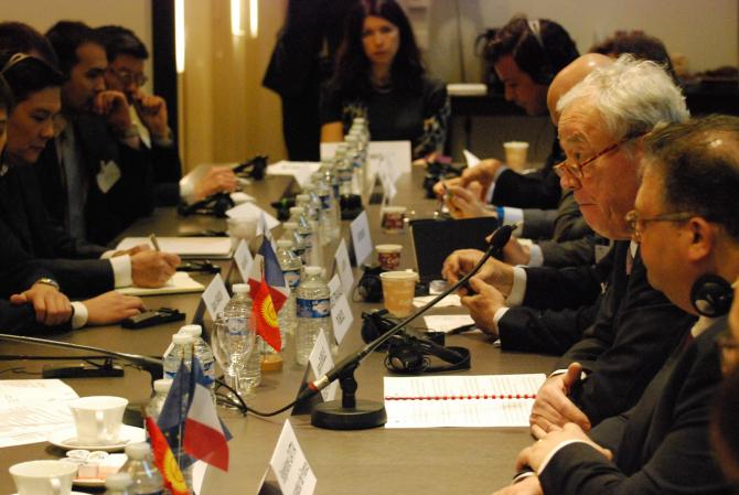 Президент: Ко мне не раз приходили и предлагали большие деньги, чтобы получить лицензию как раньше &mdash; Tazabek