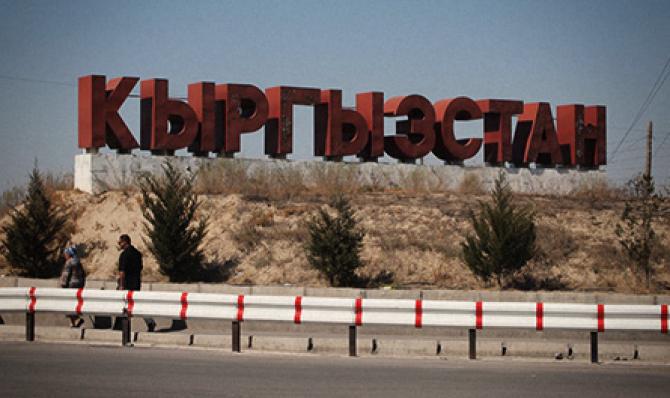 Два сотрудника ДПС были освобождены от должностей после заявлений о незаконных проверках челноков по пути на «Дордой» — Tazabek