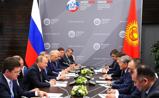 РФ остается ведущим торгово-экономическим партнёром КР: доля в обороте КР – 27,6%, - В.Путин (фото) — Tazabek