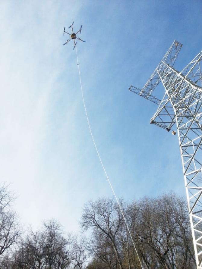 Провода ЛЭП Датка&mdash;Кемин на участке ущелья Кызыл-Ункур подвешивались летающим аппаратом, чтобы уберечь реликтовые ореховые леса, - М.Айткулов &mdash; Tazabek