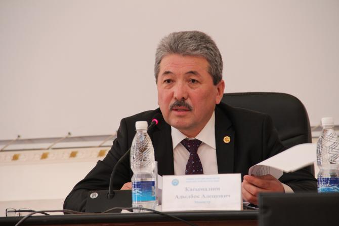 Планшеты были дорогие, пока Минфин может обойтись и без них, - министр А.Касымалиев об отмене закупки 2 планшетов за 228 тыс. сомов &mdash; Tazabek