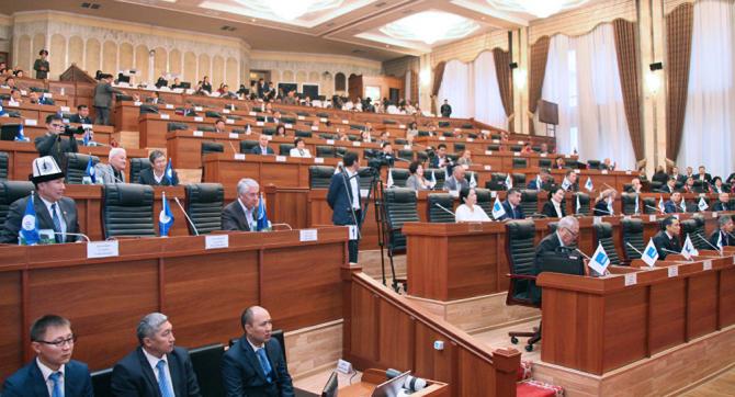 Коалиция большинства ЖК заслушает отчет правительства по состоянию экономики &mdash; Tazabek