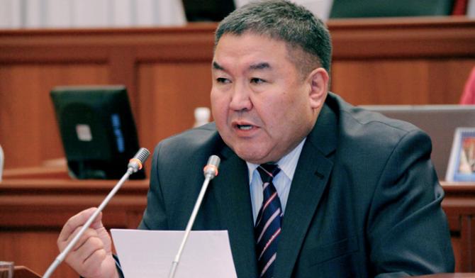 При резком усилении курса сома выигрывают потребители продукции, но сильно страдают экспортеры, - экономист Ж.Акенеев &mdash; Tazabek