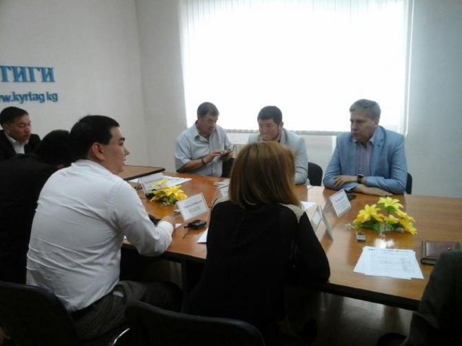 Бизнесу трудно вести переговоры, когда правительство постоянно меняется, - эксперт С.Пономарев &mdash; Tazabek