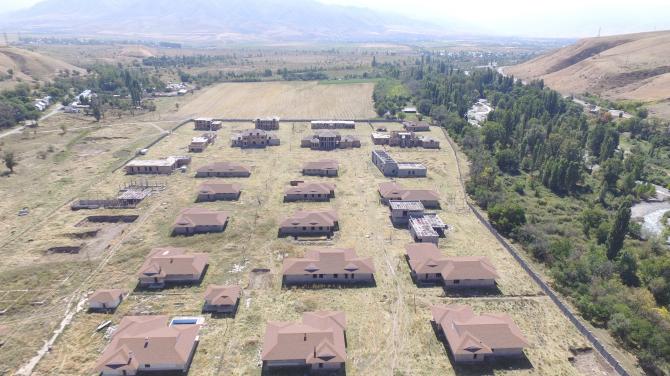 &laquo;Вопрос читателям&raquo;: Во сколько вы оцениваете VIP-коттеджи возле госрезиденции &laquo;Ала-Арча&raquo;? &mdash; Tazabek