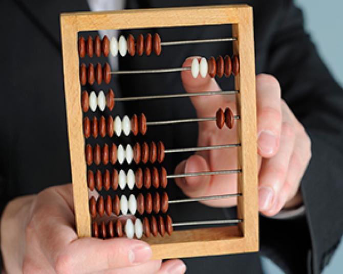 Депутат А.Алтыбаева поинтересовалась, прошла ли правовую экспертизу норма о списании средств клиента в банка по требованию Соцфонда по страховым взносам &mdash; Tazabek