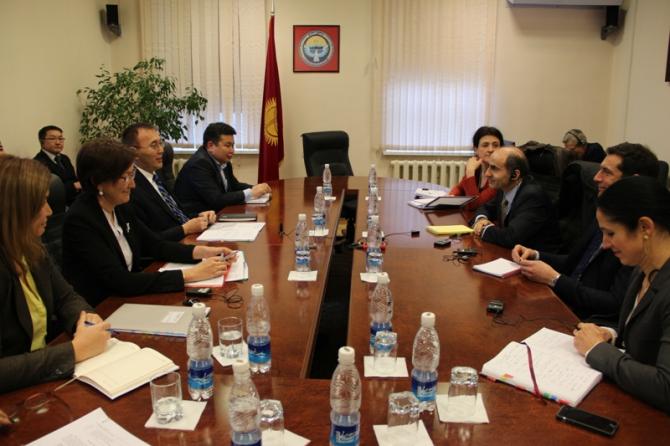 Фото &mdash; НБКР и МВФ рассмотрели последние тенденции в денежно-кредитной и налогово-бюджетной сферах &mdash; Tazabek