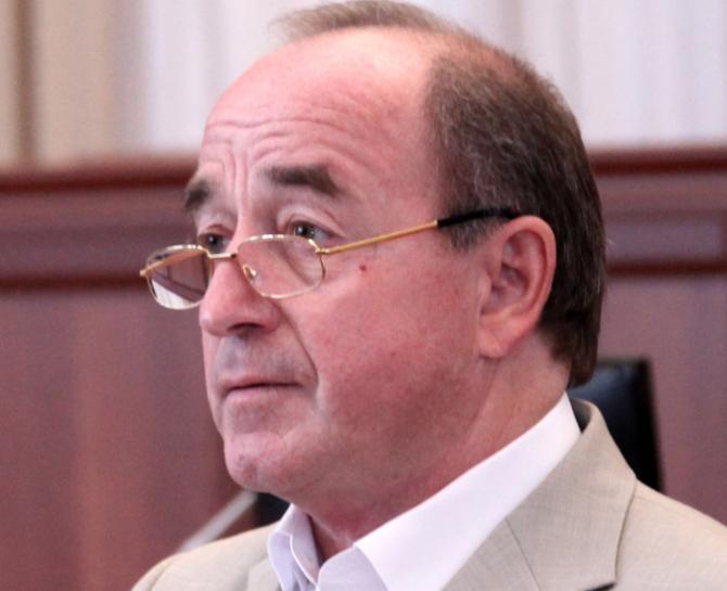 Депутат Х.Коркмазов попросил премьера Дж.Оторбаева не позориться и уйти в отставку &mdash; Tazabek