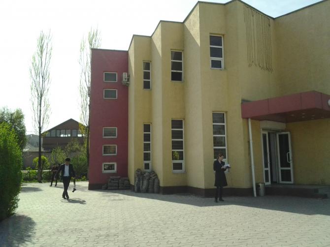 Фоторепортаж &mdash; Госэкотехинспекция выявила ряд незаконных построек, находящихся в водоохраняемой полосе восточного БЧК &mdash; Tazabek