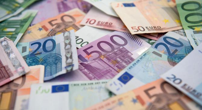 Вечерний курс валют: Евро продается по 82 сома — Tazabek