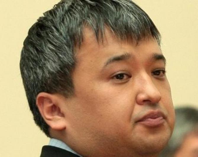 Глава комитета ЖК по ТЭК К.Рыспаев предложил рассмотреть соответствие занимаемой должности главы ФГИ А.Кадыркулова — Tazabek
